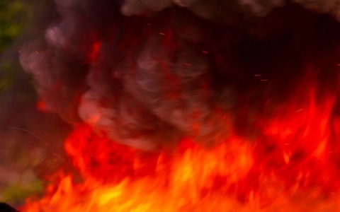 Incendio a Jesolo, in fiamme uno yacht di 20 metri