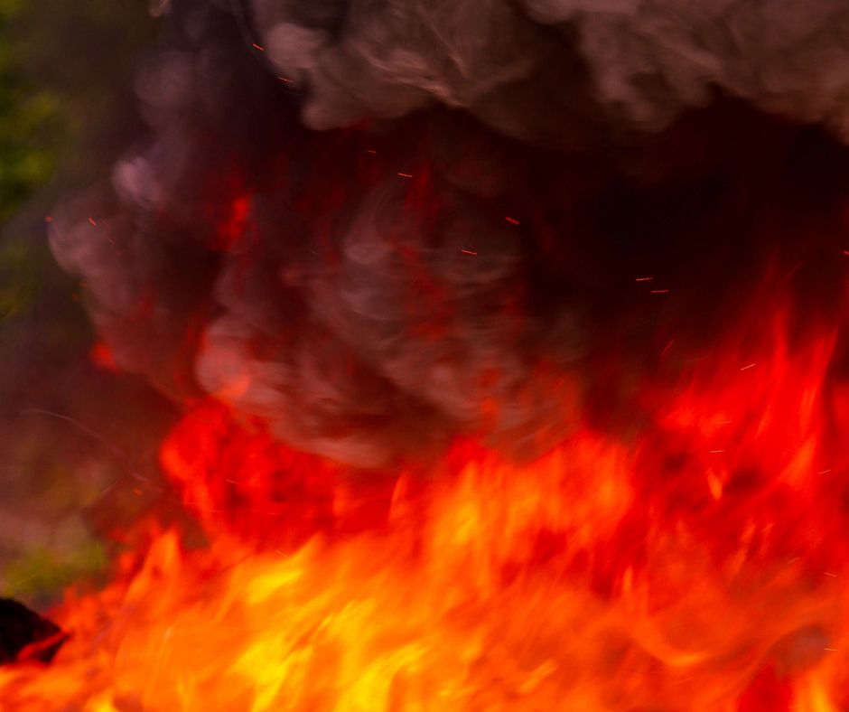 Incendio a Jesolo, in fiamme uno yacht di 20 metri