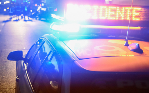 Obbligo di stop lampeggianti per le auto nuove dal 7 luglio