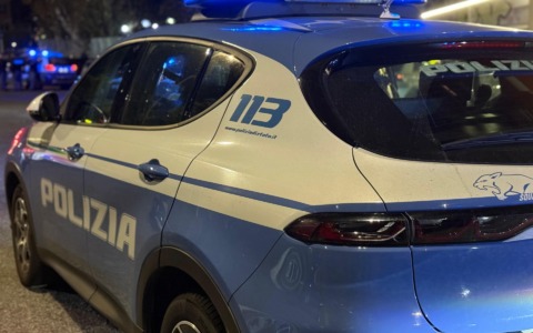 Morte di un uomo a Bologna durante immobilizzazione da parte della polizia