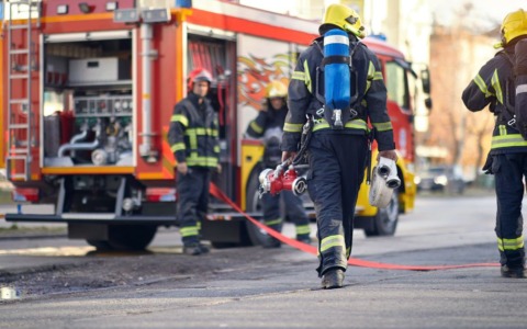 Minicar elettrica in fiamme nel centro di Bari