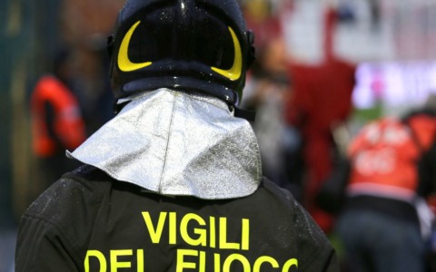 Incendio a Roma in via Chiusdino: quattro persone in ospedale