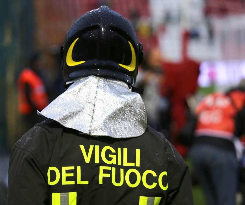 Incendio a Roma in via Chiusdino: quattro persone in ospedale