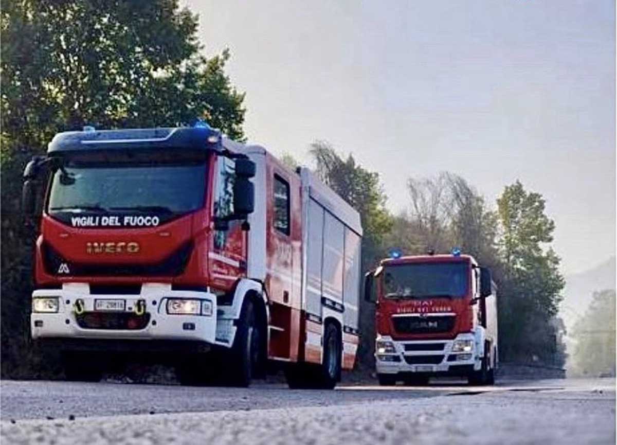 Masso sul corteo funebre, una donna muore e sette feriti