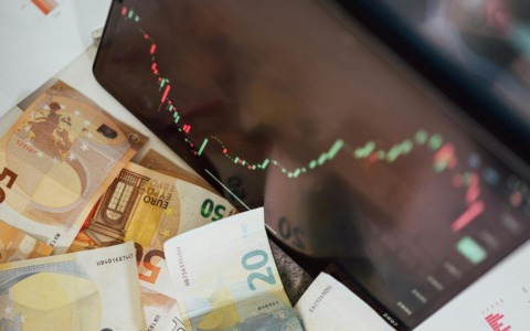 L’impatto dell’IA sul lavoro e la società