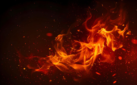 Incendio sul monte Goj, evacuate alcune abitazioni