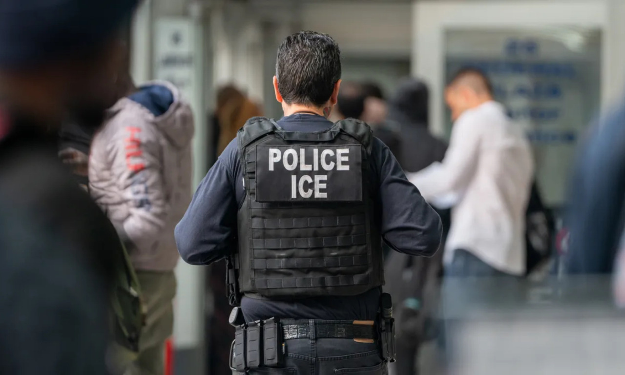 Florida, uomo investito da un tir mentre fugge dall’Ice