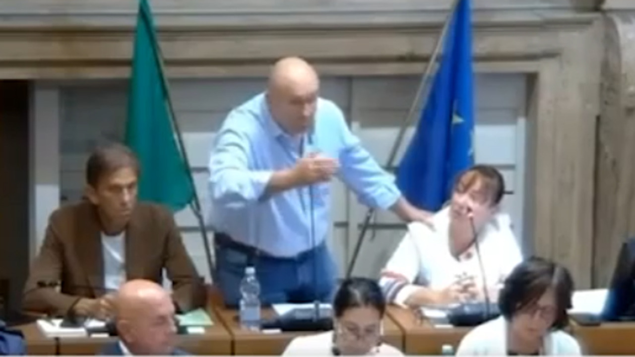 Il sindaco Bandecchi e la frase sessista in Consiglio comunale
