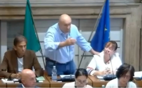 Il sindaco Bandecchi e la frase sessista in Consiglio comunale