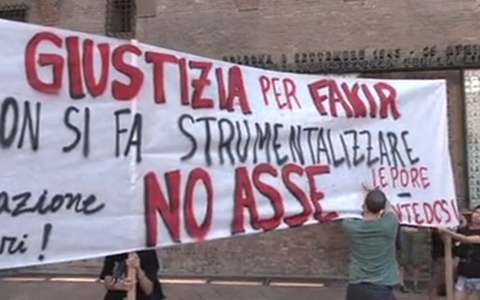 Migliaia di persone in piazza a Bologna per Abderrahim Fakir