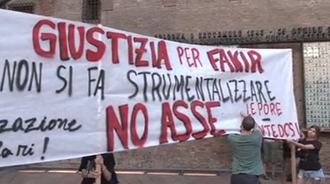 Migliaia di persone in piazza a Bologna per Abderrahim Fakir