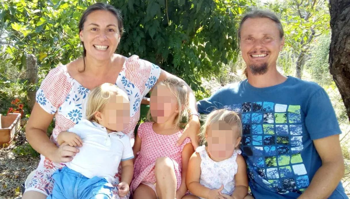 La nuova casa ecologica della famiglia nel bosco: dettagli e progettazione