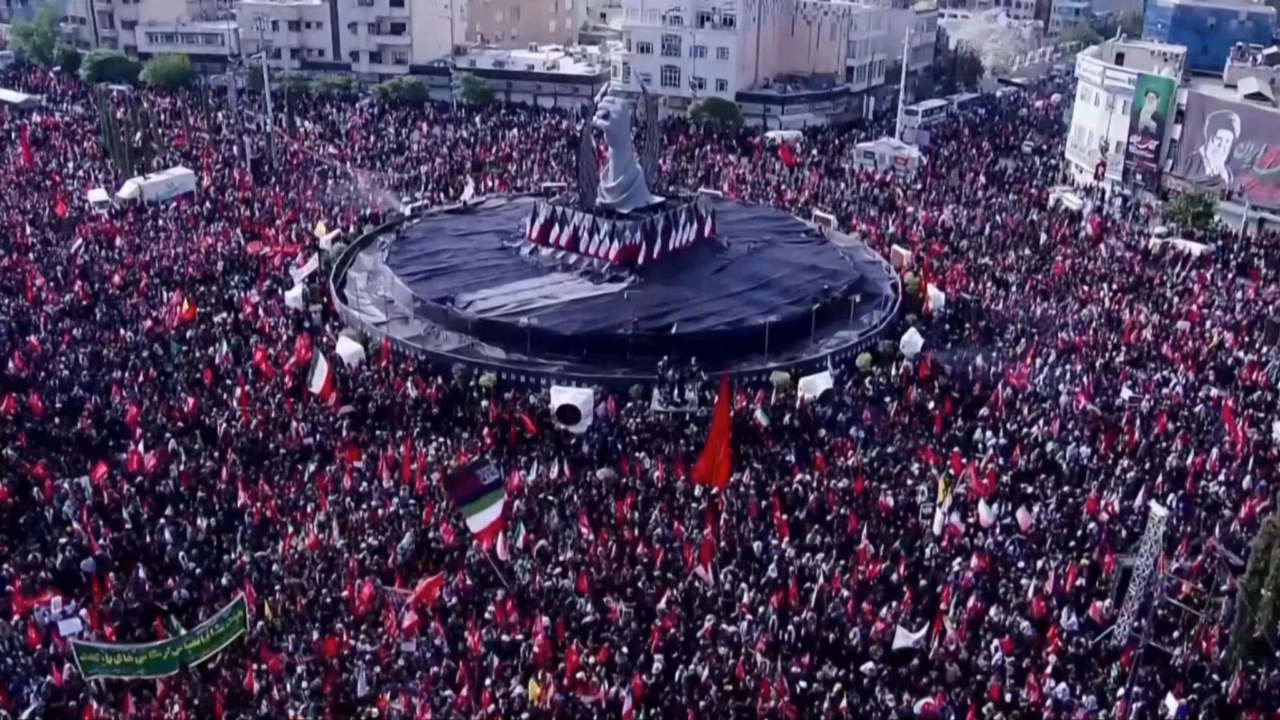 Funerali di Ali Khamenei: grande affluenza a Teheran