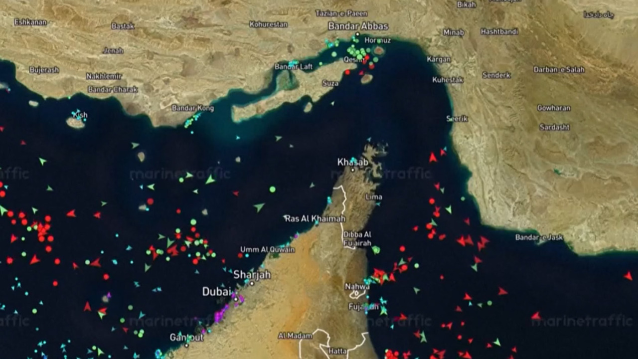 Tensioni su Hormuz: Trump minaccia dazi e Iran avverte