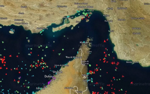Tensioni su Hormuz: Trump minaccia dazi e Iran avverte
