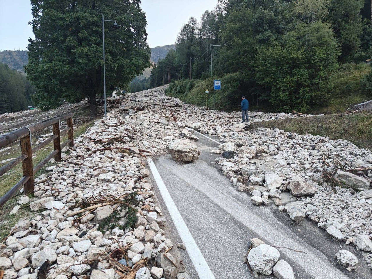 Trentino: frane sulla provinciale in Val di Fiemme, strada chiusa dopo il temporale