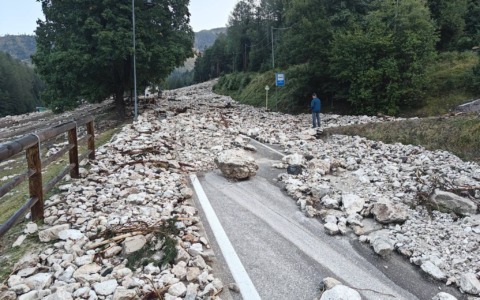 Trentino: frane sulla provinciale in Val di Fiemme, strada chiusa dopo il temporale