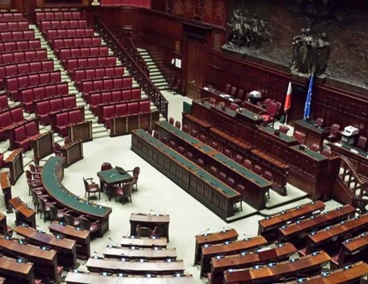 Confusione in Aula: dentiera o bite dentale al Transatlantico?