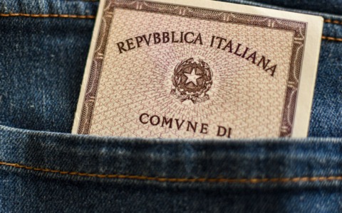 La carta d’identità cartacea non è più valida per l’espatrio