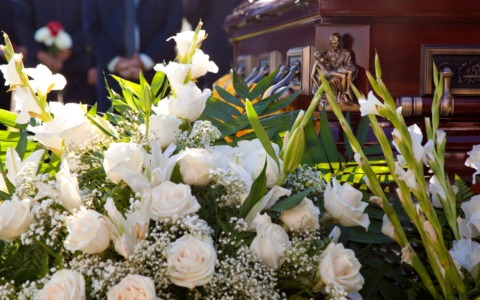Funerali di Don Mazzi a Milano: un tributo a speranza e giustizia