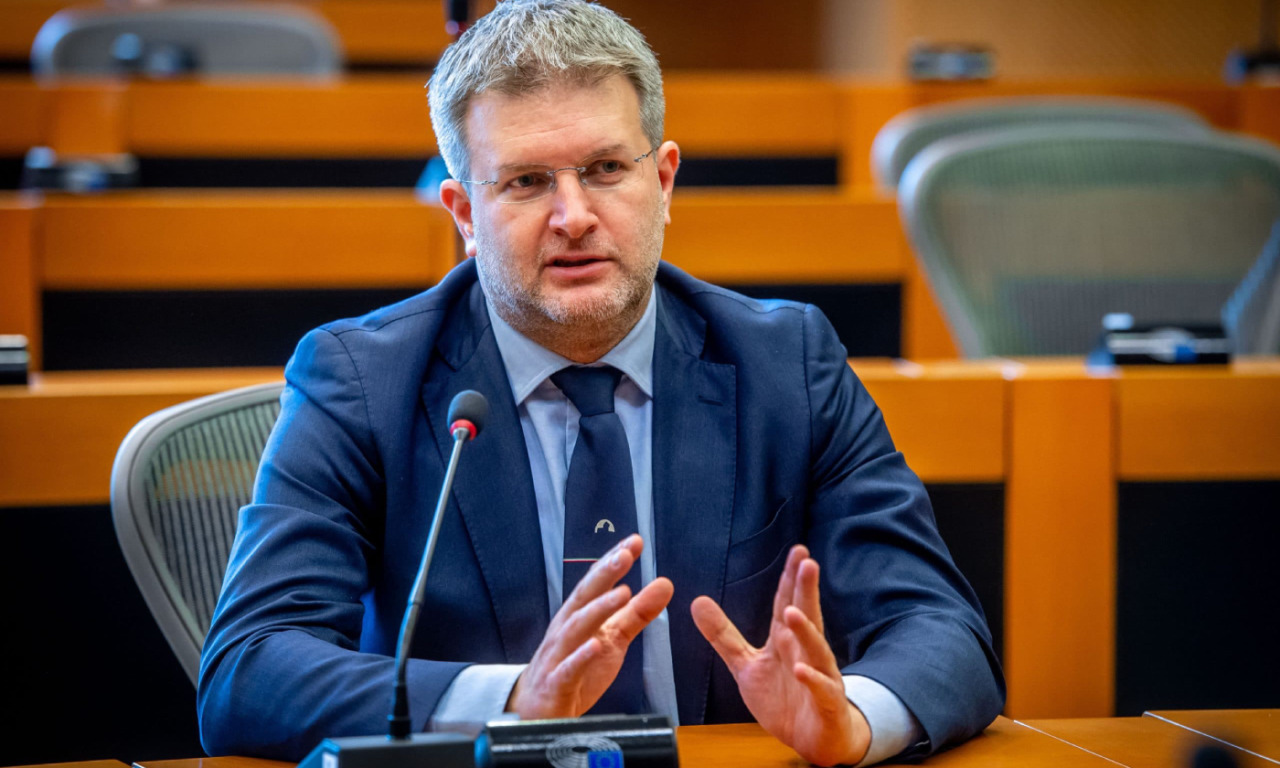 Migranti, Fidanza (FdI-ECR): “Bene la proroga dello stop a Schengen con la Spagna”