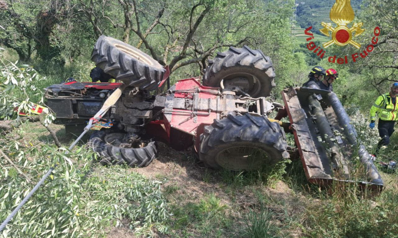 Diano d’Alba, trattore si ribalta: morta una 22enne