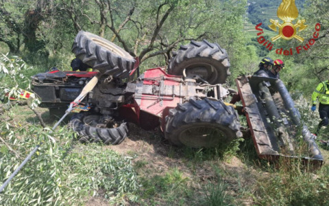 Diano d’Alba, trattore si ribalta: morta una 22enne