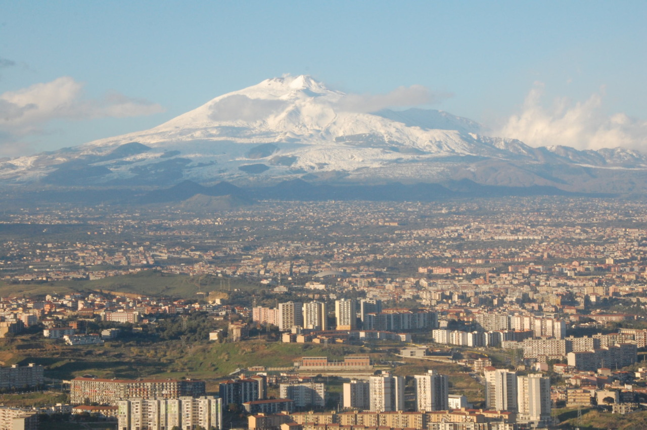Sospensione voli in arrivo all’aeroporto di Catania per eruzione Etna
