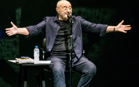 Phil Collins racconta la sua lotta contro l’alcol e la rinascita