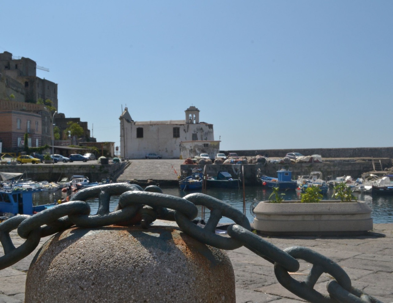 Cittadini bloccano il porto di Pozzuoli per mancanza d’acqua
