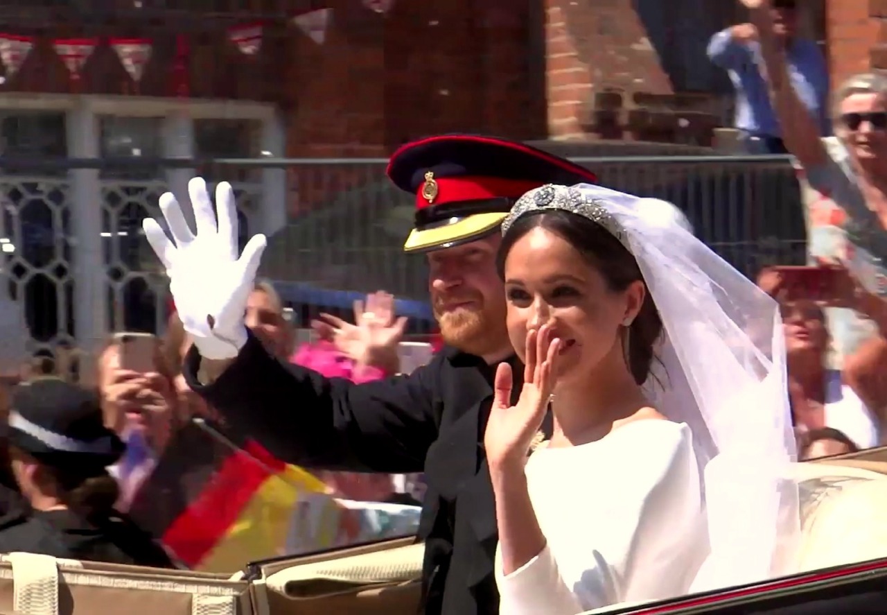 Harry e Meghan rientrano nel Regno Unito: Carlo lo apprende tardi