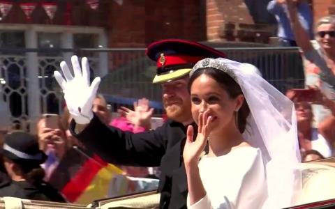 Harry e Meghan rientrano nel Regno Unito: Carlo lo apprende tardi