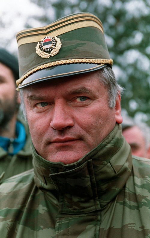 A Belgrado l’addio a Mladic, l’Ue condanna la cerimonia