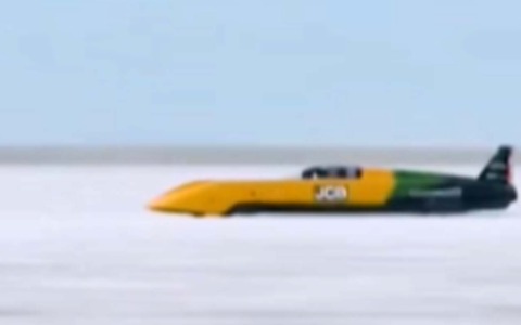 Andy Green fissa il record per un’auto a idrogeno