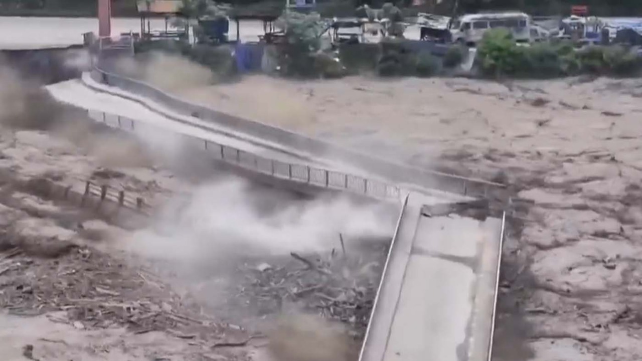 Nepal, 2.426 dispersi dopo la colata di fango