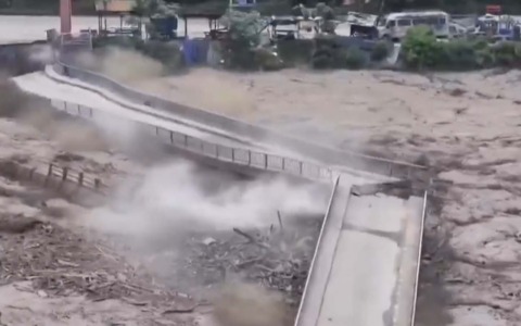 Nepal, 2.426 dispersi dopo la colata di fango