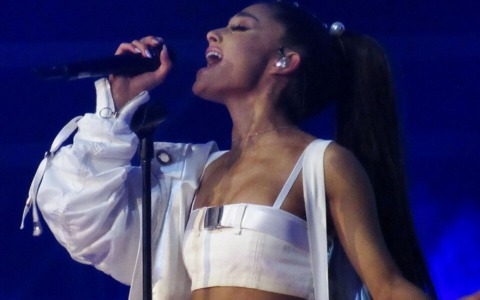 Ariana Grande annuncia il ritiro dal musical di Londra