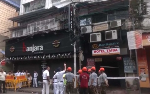 Incendio in hotel a Calcutta: nove morti, anche un bambino