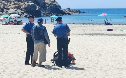 Chia, 17enne travolta da un barchino: arrestato un presunto scafista