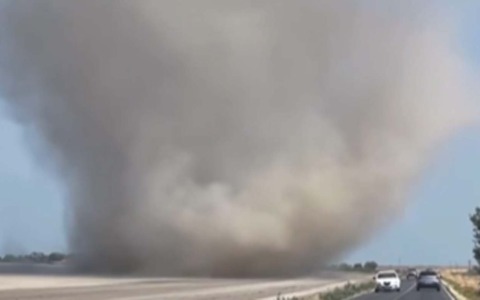 Caldo estremo nel Foggiano genera un vortice di sabbia