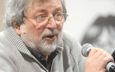 Addio a Francesco Guccini, il cantautore poeta ci lascia a 86 anni