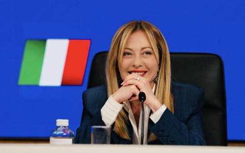 Meloni festeggia a Bari la longevità del suo Governo