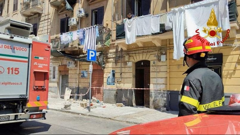 Palermo, cedimento di un balcone: 56enne ricoverata