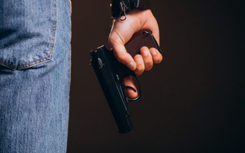 Tre morti in un appartamento a Roma: indagini sui colpi di pistola