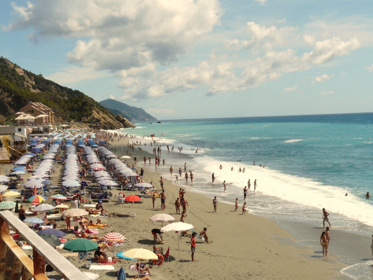 Controlli nelle spiagge italiane contro i “furbetti dell’ombrellone”