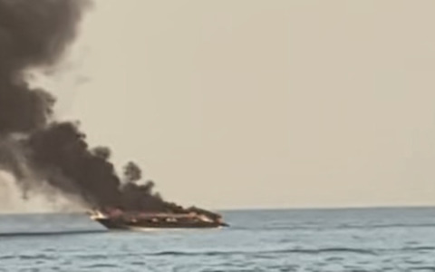 Incendio a Jesolo, in fiamme uno yacht di 20 metri