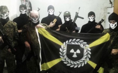 Diciassettenne arrestato per materiale terroristico neonazista
