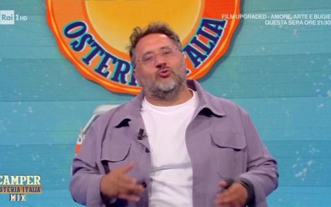 Tuffo nel lago in diretta, la sfida dell’inviato di Camper