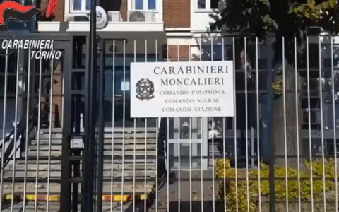 Fratello e sorella anziani trovati senza vita in un appartamento nel Torinese