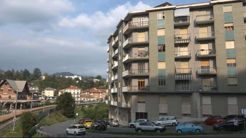 Tentato femminicidio nel Torinese: ottantatreenne gravemente ferita dopo l’aggressione del marito